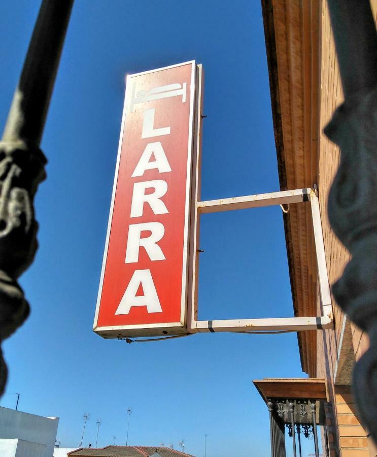 Pension Larra Mairena De Alcor Zewnętrze zdjęcie